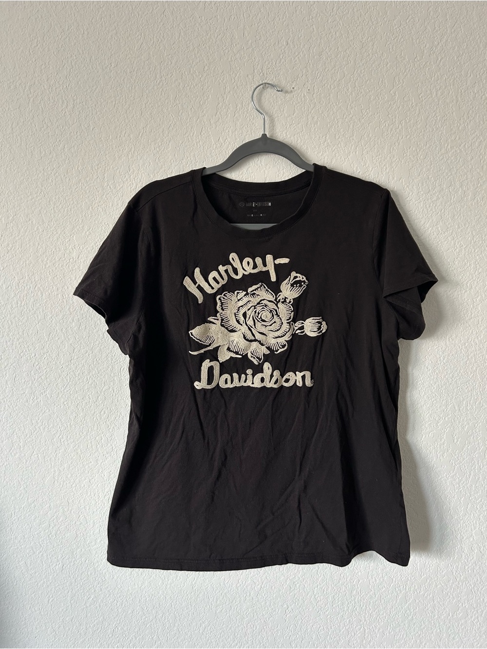 🏍️🖤 HARLEY-DAVIDSON FOREVER ROSES GRAPHIC TEE - 2XL 🌹